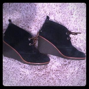 Toms Black suede wedge size 6